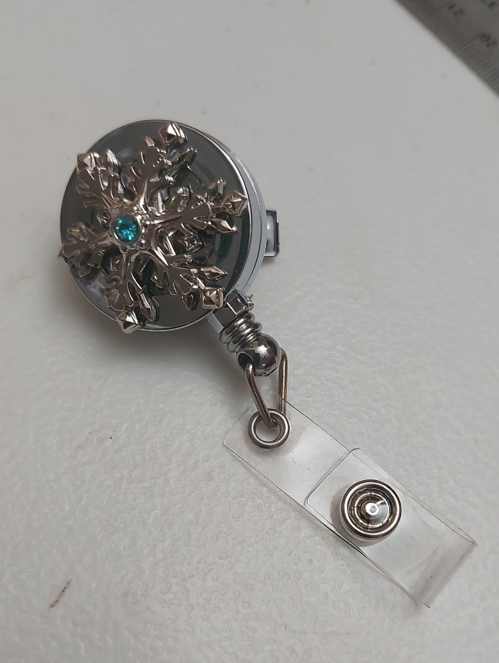Ganz Spinning Snowflake Light Blue Silver Tone ID Badge Holder Retractable Reel